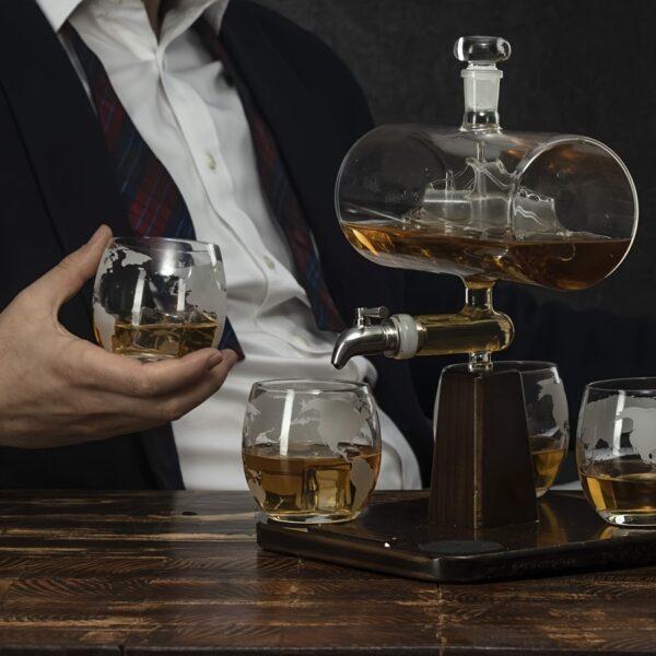 Elegantes Bar-Set - Einzigartige Spender-Karaffe mit 4 Gläsern – Bild 3